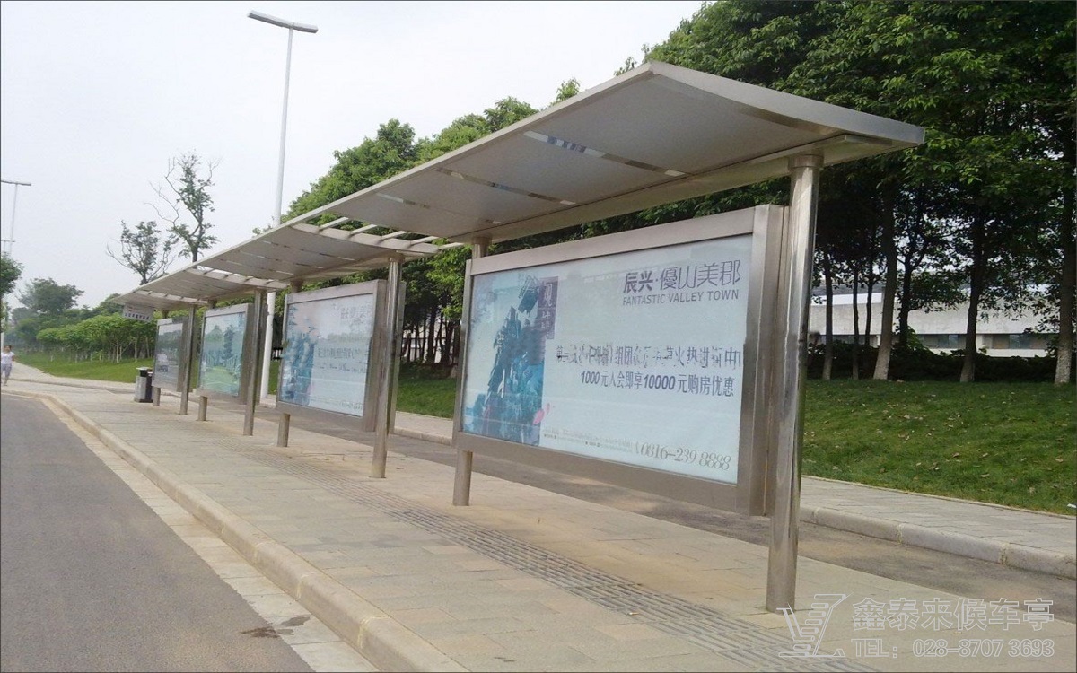 四川省绵阳市不锈钢公交站台修建完成