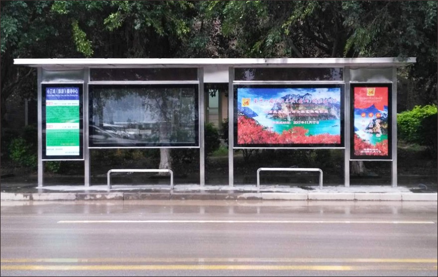 重庆市巫山县公交站台修建完成