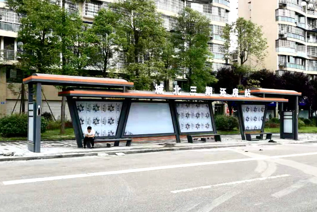 四川省西充市钢结构公交候车亭修建完成