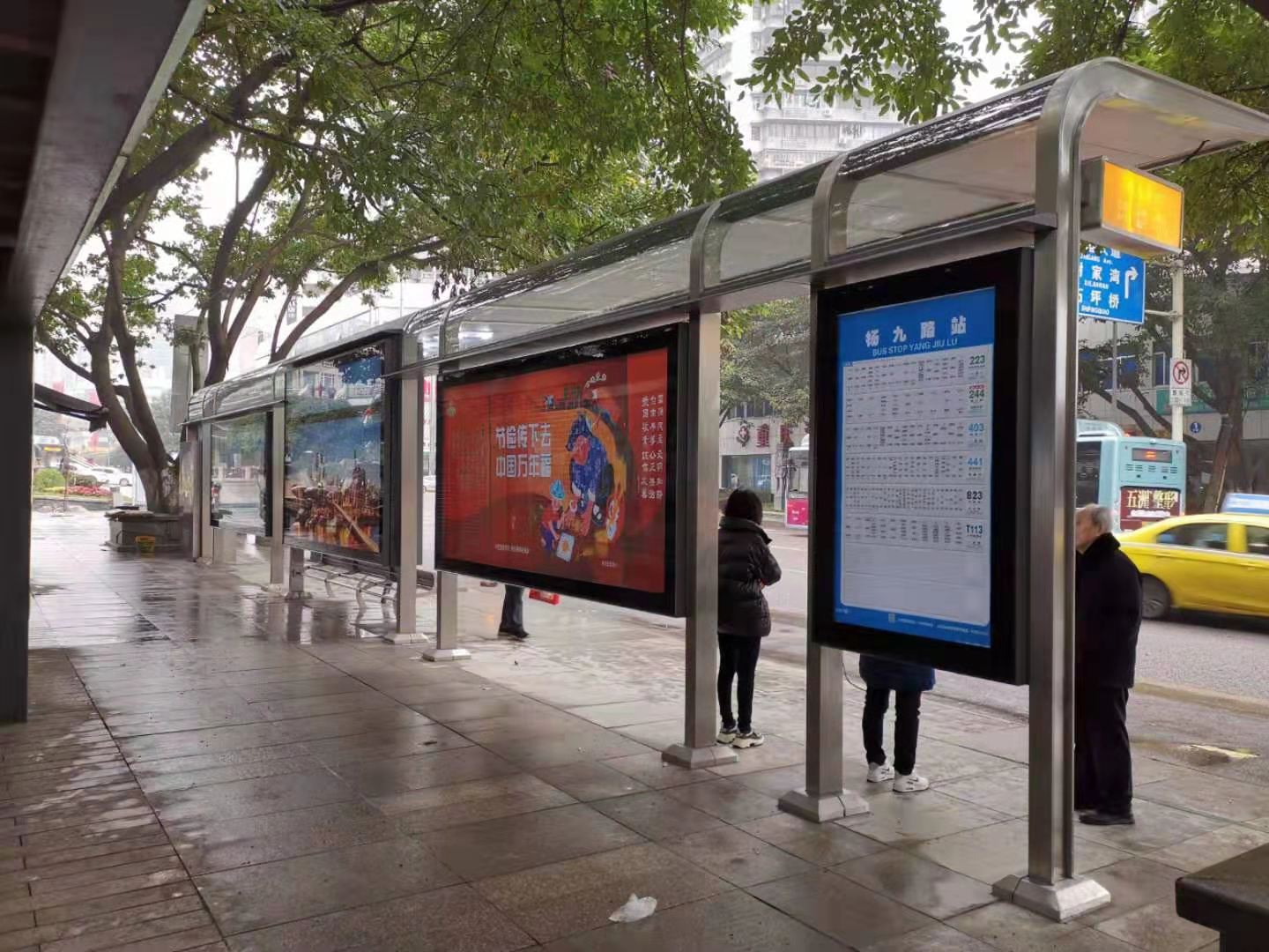 公交电子站牌建设新城市，新形象_智能电子站牌|智慧跑道屏|电子阅报栏-【智慧显示设备领跑者】