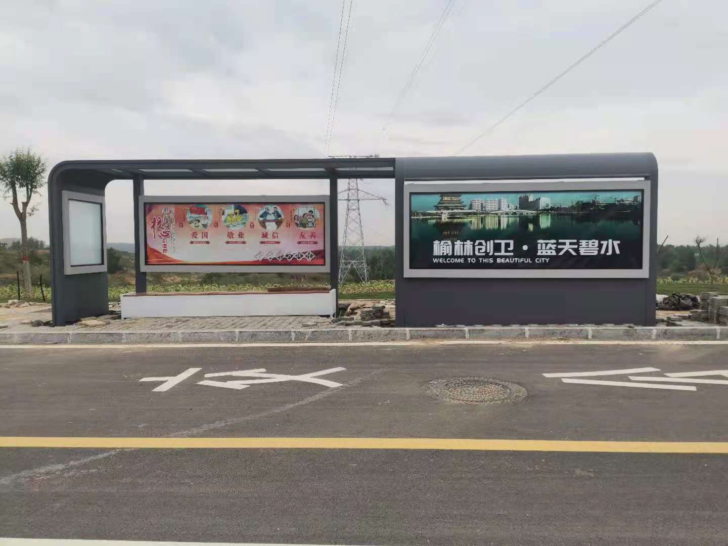 陕西榆林公交候车亭安装完成
