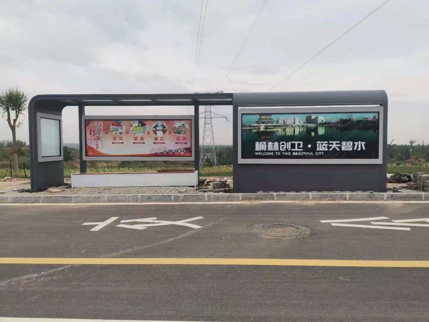 陕西榆林公交候车亭安装完成