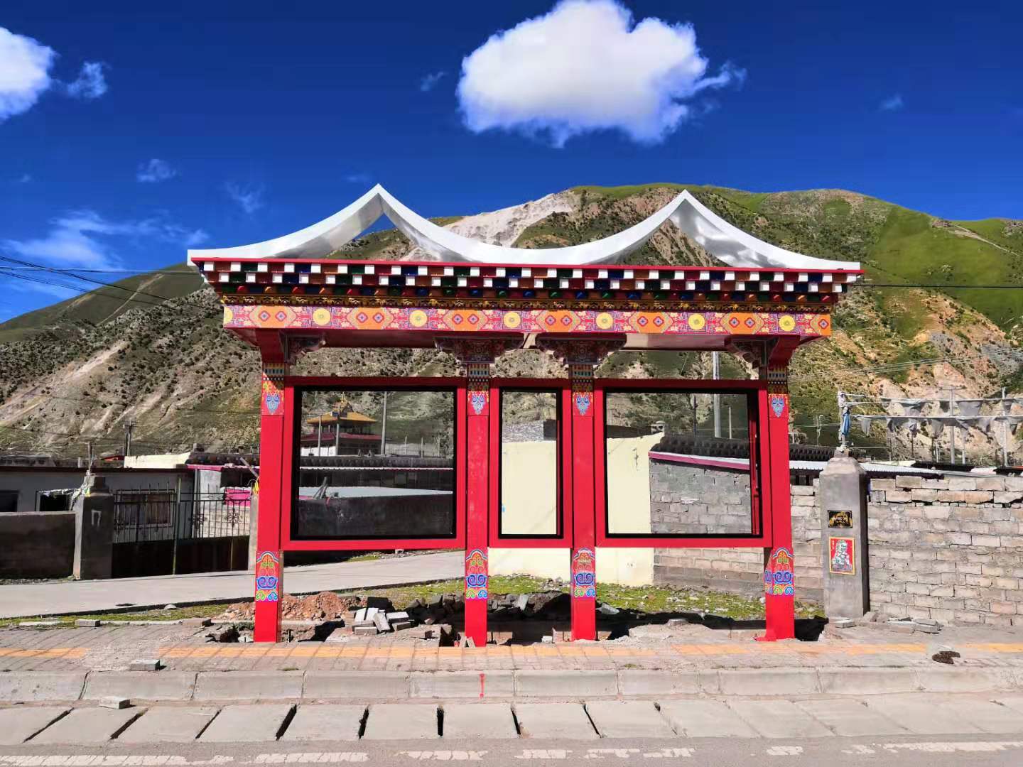 青海玉树公交站台